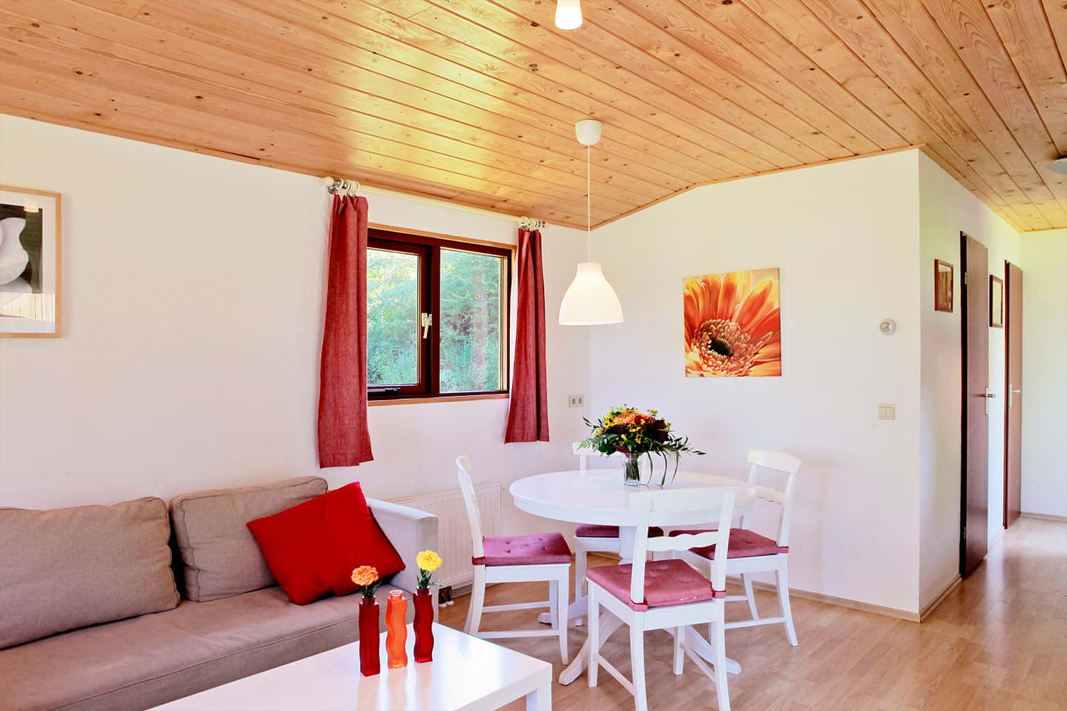 Chalet am See – Wohn-Essbereich
