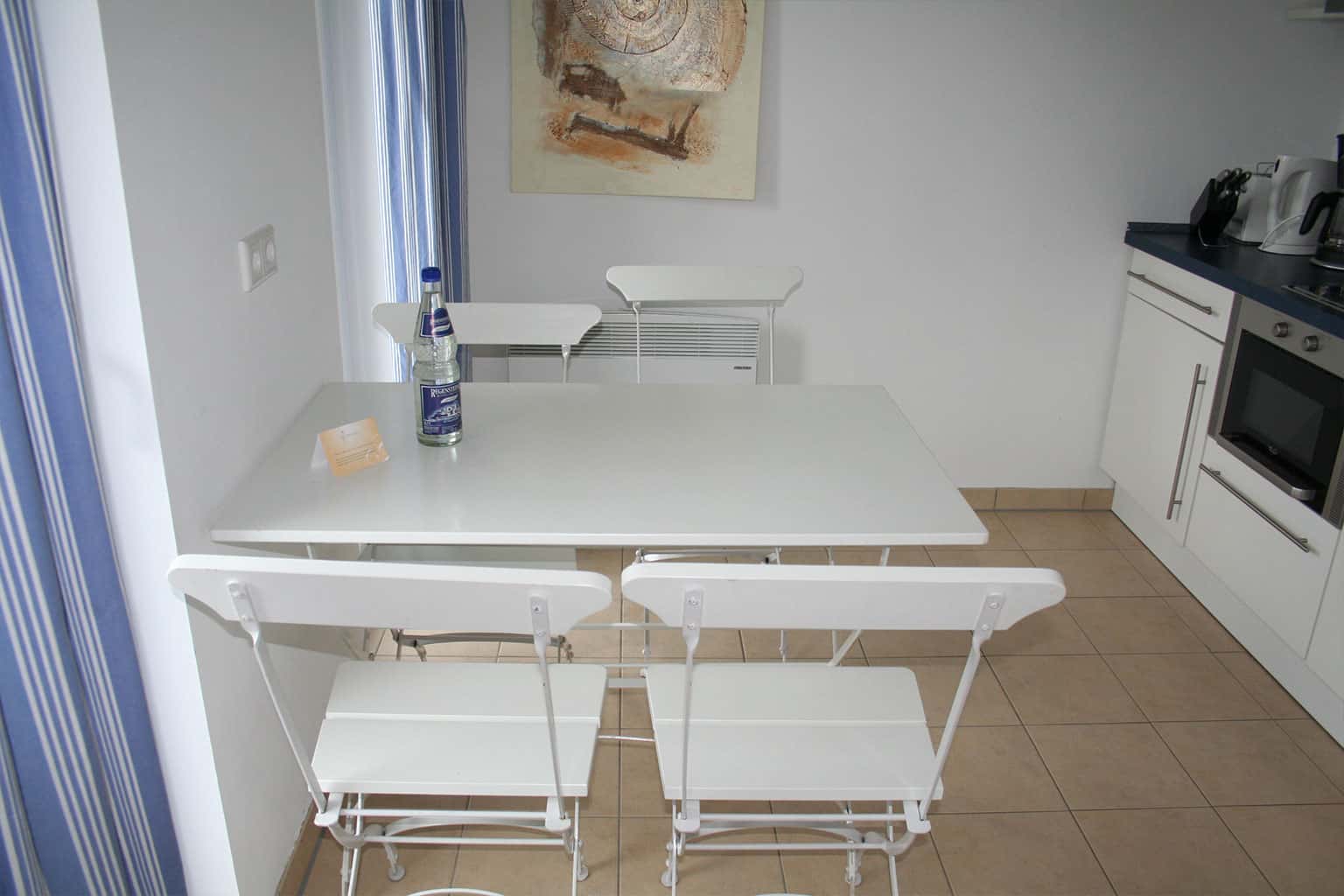Scandinavian bungalow – Kitchen with dining area