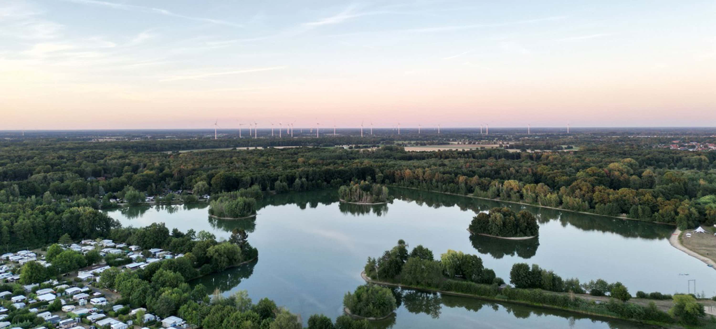 Luftaufnahme des Irenensees mit Campingplatz
